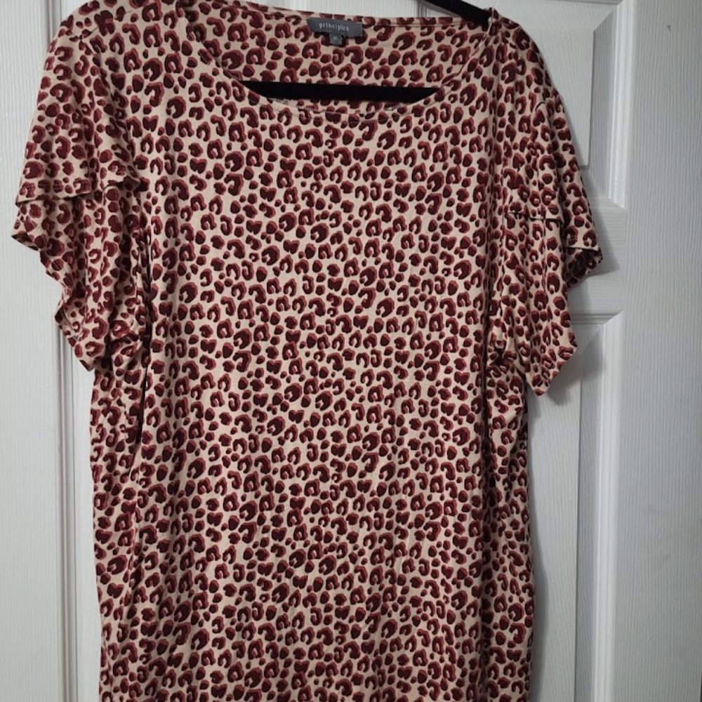 Principles animal print top Size XL‎
